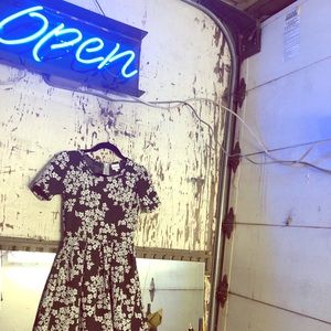 ⚫️❕BLACK&WHITE LULAROE KNEE LENGTH DRESS